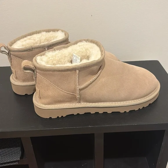 UGG boots- Classic Ultra Mini - Picture 2 of 5